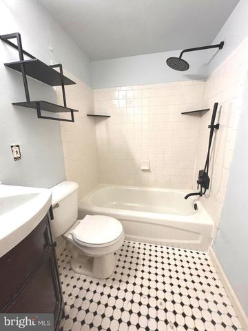 2340 CHRISTIAN ST, Philadelphia, PA 19146