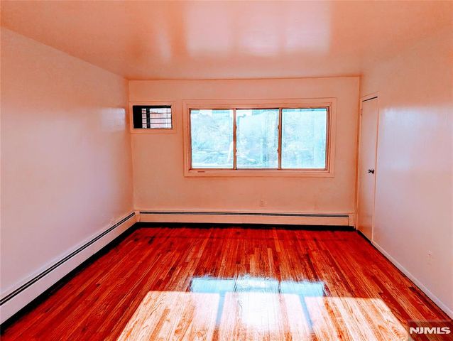 1599 Bergen Boulevard 9, Leonia, NJ 07605