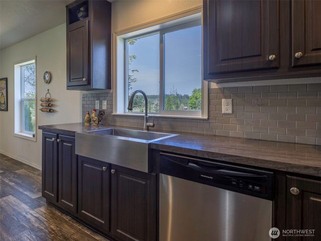 274192 E Hwy 101, Sequim, WA 98382