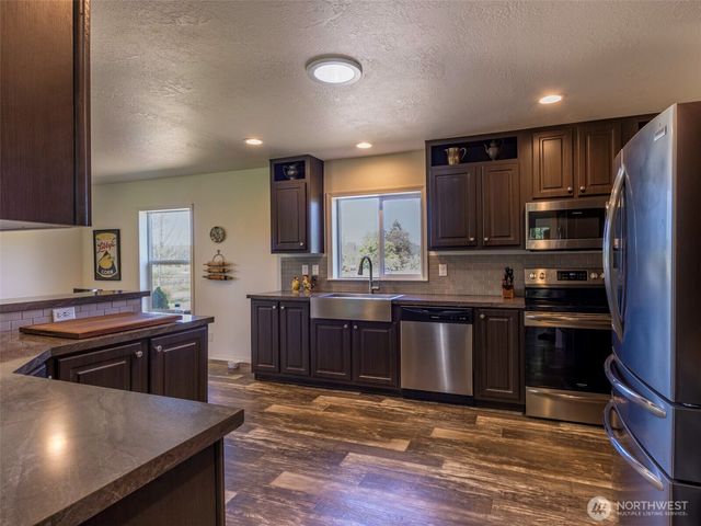 274192 E Hwy 101, Sequim, WA 98382