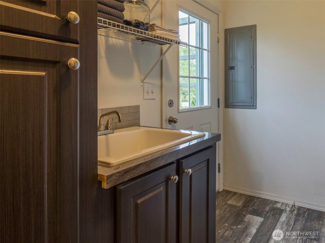 274192 E Hwy 101, Sequim, WA 98382