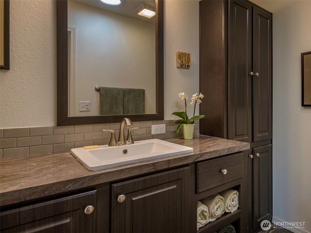 274192 E Hwy 101, Sequim, WA 98382