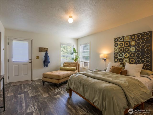 274192 E Hwy 101, Sequim, WA 98382