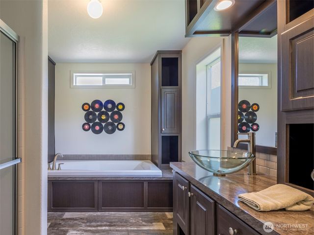 274192 E Hwy 101, Sequim, WA 98382