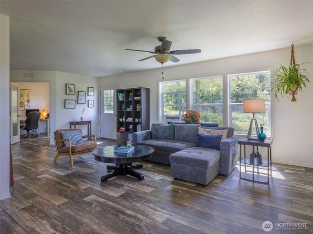274192 E Hwy 101, Sequim, WA 98382
