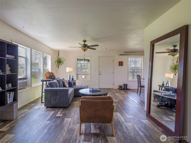 274192 E Hwy 101, Sequim, WA 98382