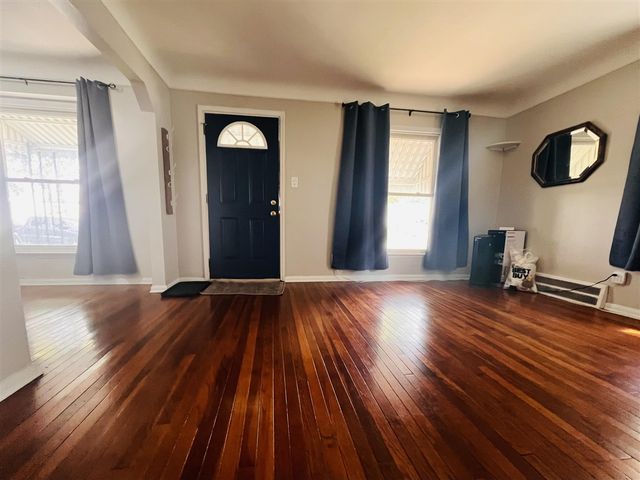 2009 Buckingham Avenue, Lincoln Park, MI 48146