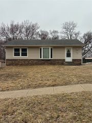 120 E 36th Street, Des Moines, IA 50317