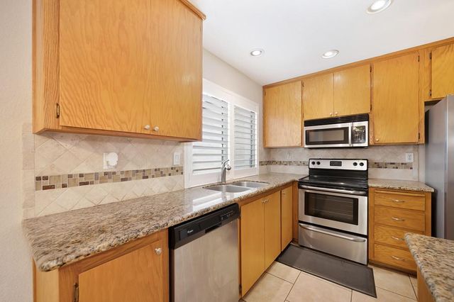 7528 Sunwest Ln, Sacramento, CA 95828