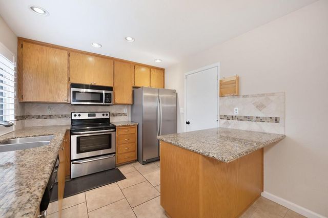 7528 Sunwest Ln, Sacramento, CA 95828