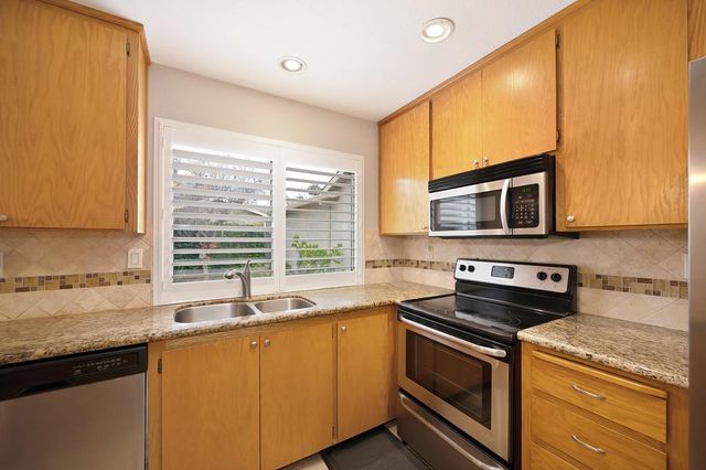 7528 Sunwest Ln, Sacramento, CA 95828