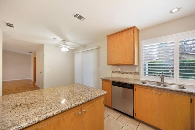 7528 Sunwest Ln, Sacramento, CA 95828