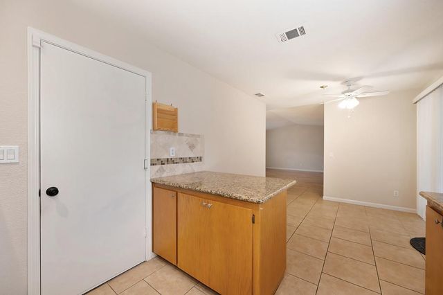 7528 Sunwest Ln, Sacramento, CA 95828