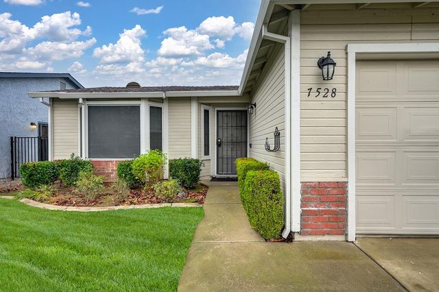 7528 Sunwest Ln, Sacramento, CA 95828