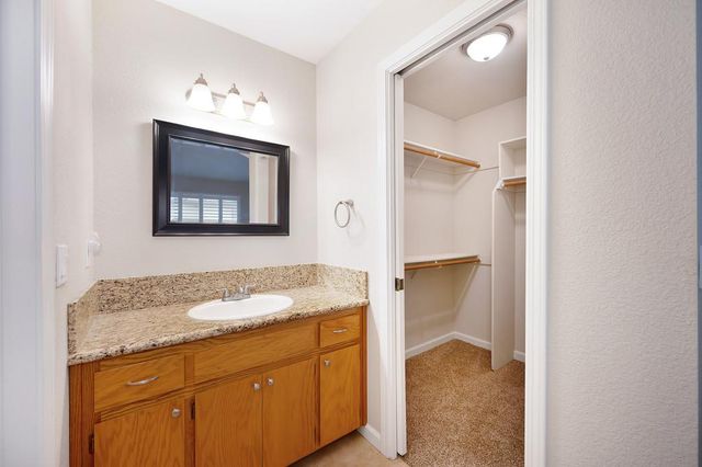 7528 Sunwest Ln, Sacramento, CA 95828