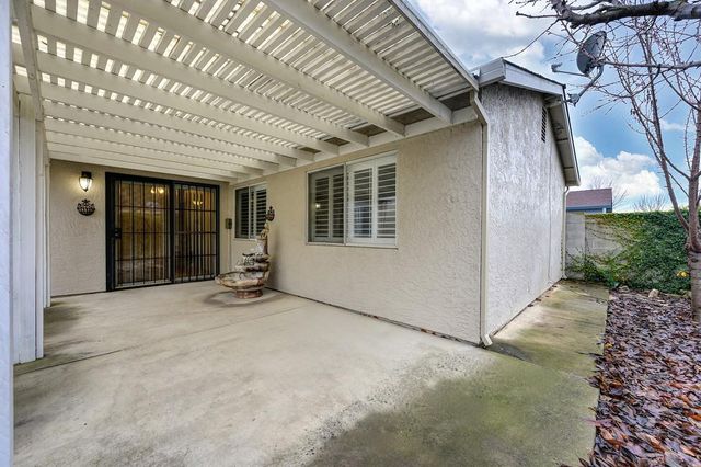 7528 Sunwest Ln, Sacramento, CA 95828