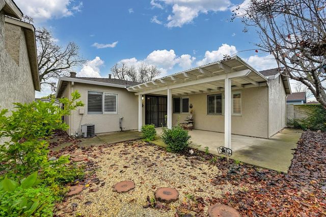 7528 Sunwest Ln, Sacramento, CA 95828