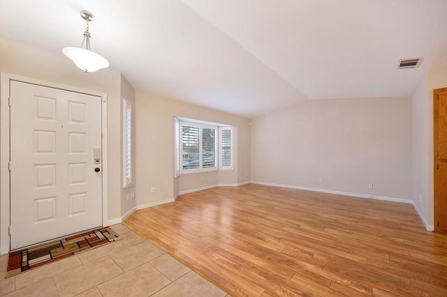 7528 Sunwest Ln, Sacramento, CA 95828