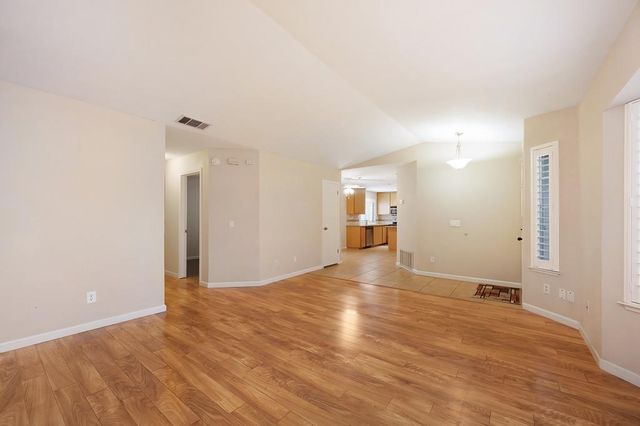 7528 Sunwest Ln, Sacramento, CA 95828