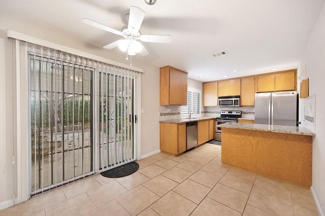 7528 Sunwest Ln, Sacramento, CA 95828