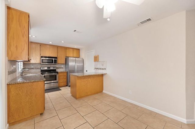 7528 Sunwest Ln, Sacramento, CA 95828