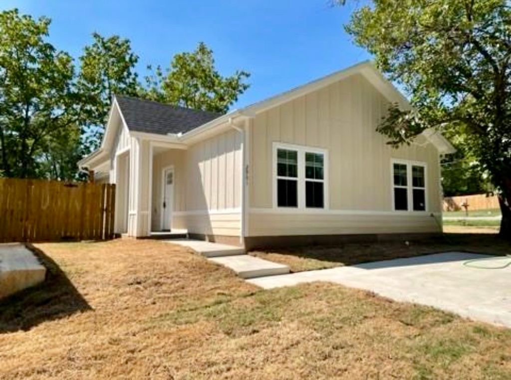 2901 S Scullin Street, Denison, TX 75020