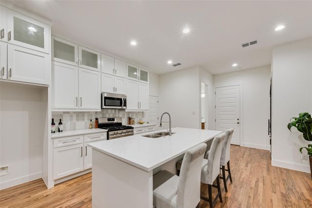 219 W Yarmouth Street, Dallas, TX 75208