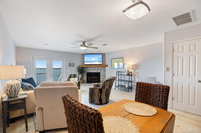 14180 River Rd 2, Pensacola, FL 32507
