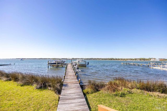 14180 River Rd 2, Pensacola, FL 32507