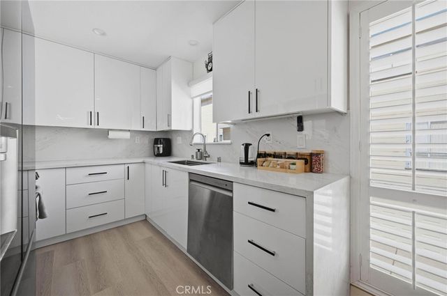 9927 Independence Avenue C, Chatsworth, CA 91311