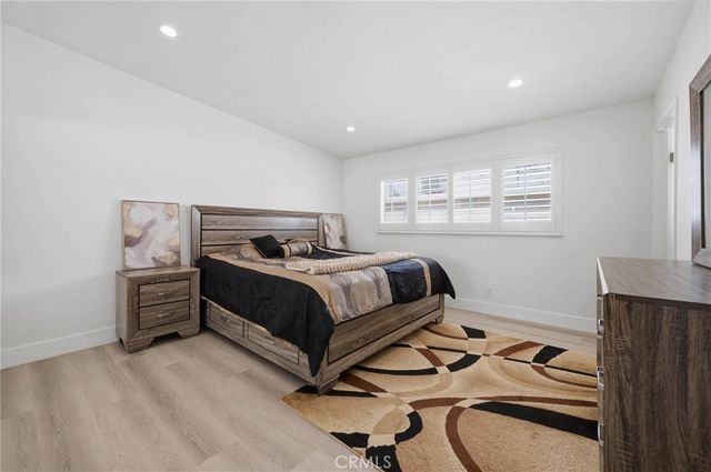 9927 Independence Avenue C, Chatsworth, CA 91311