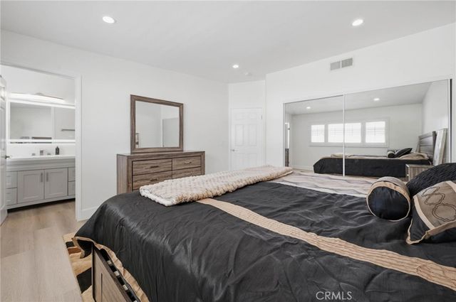 9927 Independence Avenue C, Chatsworth, CA 91311