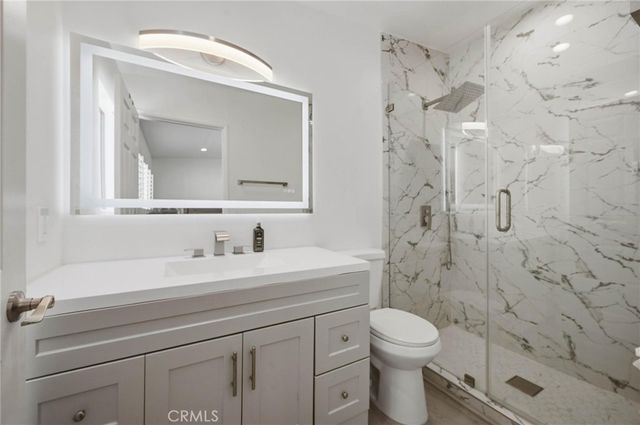 9927 Independence Avenue C, Chatsworth, CA 91311