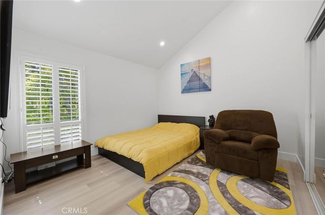9927 Independence Avenue C, Chatsworth, CA 91311