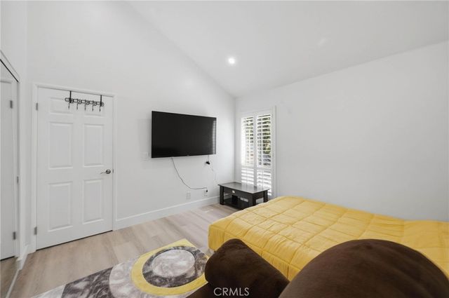 9927 Independence Avenue C, Chatsworth, CA 91311
