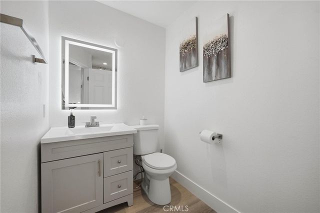 9927 Independence Avenue C, Chatsworth, CA 91311