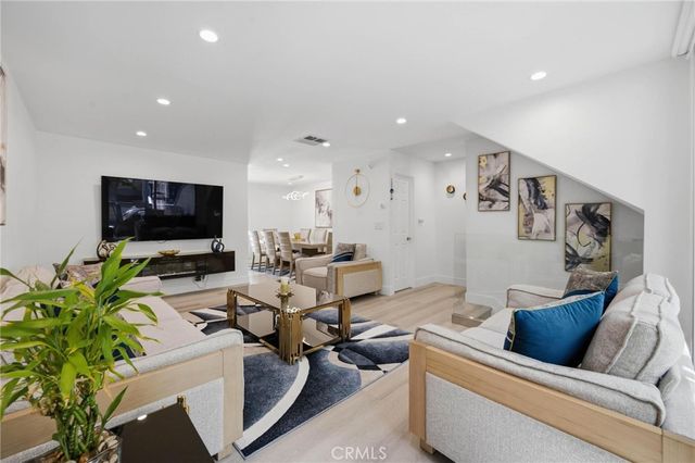 9927 Independence Avenue C, Chatsworth, CA 91311