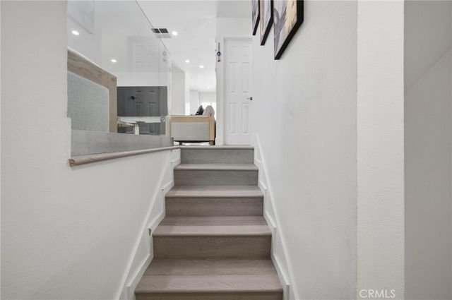 9927 Independence Avenue C, Chatsworth, CA 91311
