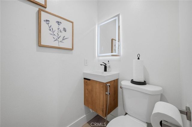 9927 Independence Avenue C, Chatsworth, CA 91311