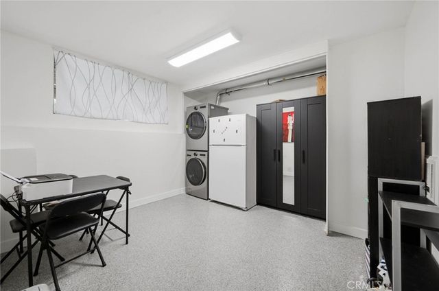 9927 Independence Avenue C, Chatsworth, CA 91311