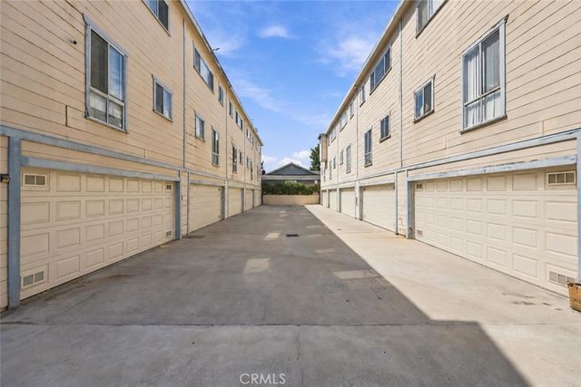 9927 Independence Avenue C, Chatsworth, CA 91311