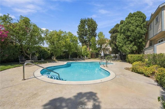 9927 Independence Avenue C, Chatsworth, CA 91311