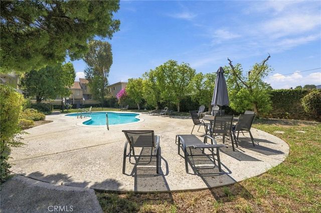 9927 Independence Avenue C, Chatsworth, CA 91311