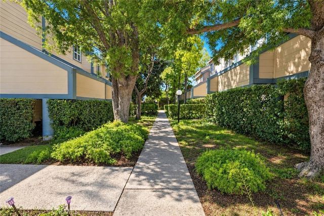 9927 Independence Avenue C, Chatsworth, CA 91311