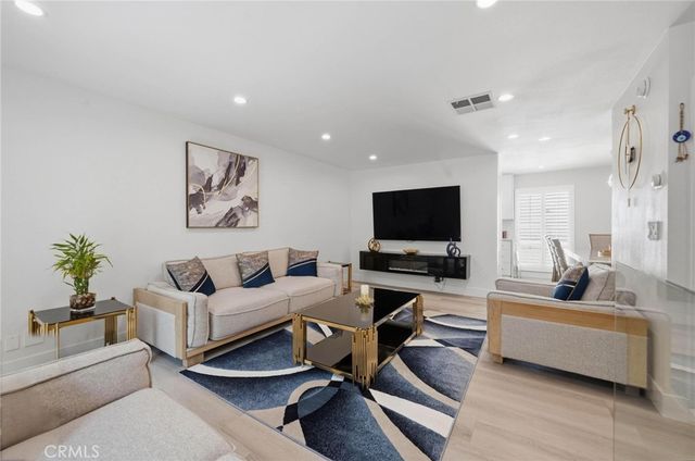 9927 Independence Avenue C, Chatsworth, CA 91311