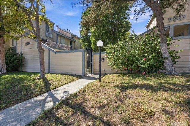 9927 Independence Avenue C, Chatsworth, CA 91311
