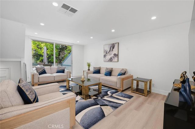 9927 Independence Avenue C, Chatsworth, CA 91311