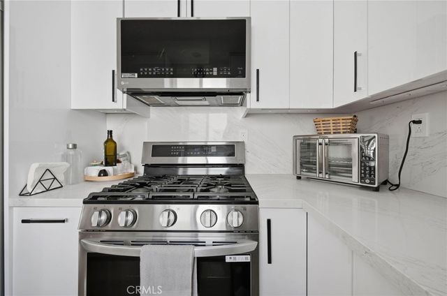 9927 Independence Avenue C, Chatsworth, CA 91311