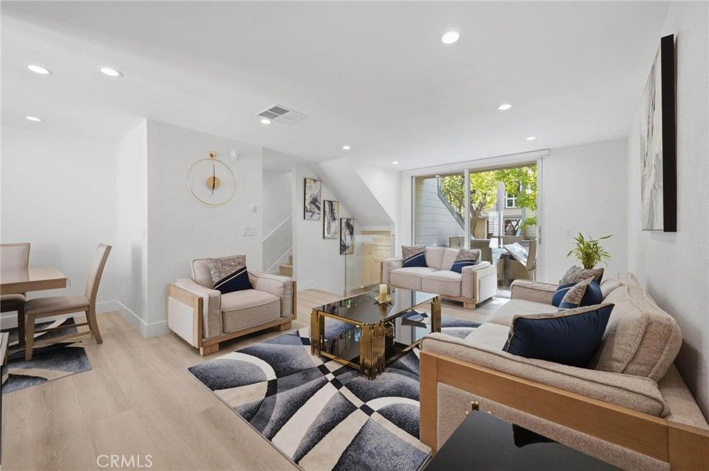 9927 Independence Avenue C, Chatsworth, CA 91311