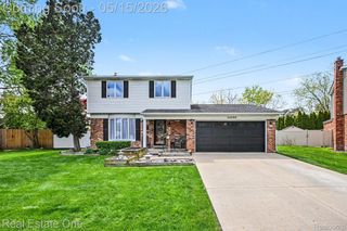 22098 Hillcrest Court, Woodhaven, MI 48183